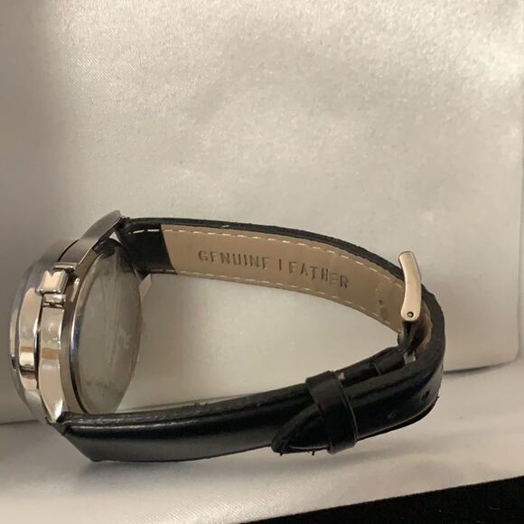 NWOT FRED BELAY UNISEX WATCH GENUINE LEATHER BAND DIAMONDS DETAILS - Picture 3 of 4